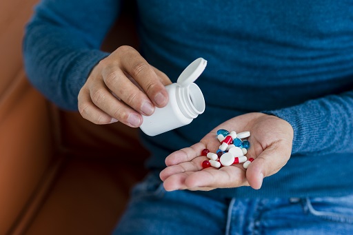 Contraindicado em pacientes que utilizam bloqueadores dos receptores de angiotensina (BRA)