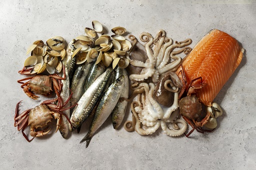 Pessoas com alergia a peixes ou crustáceos podem reagir ao ômega-3 derivado de óleo de peixe, pois o suplemento pode conter resíduos de proteínas alergênicas