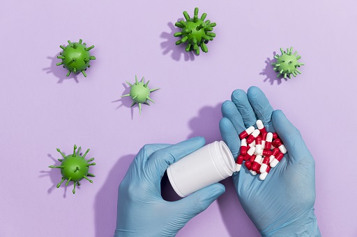 Contraindicado em pacientes em uso de antibióticos macrolídeos