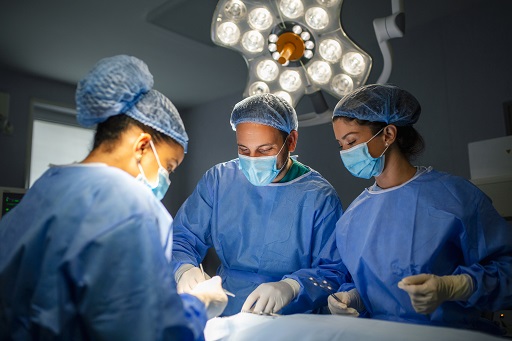 Se tiver passado por cirurgia de grande porte que é procedimento complexo e de alto risco, que envolve órgãos vitais, grande perda sanguínea e necessidade de monitoramento intensivo