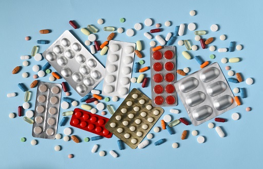 Contraindicado para pacientes que tomam medicamentos contendo inibidor da neprilisina em combinação (sacubitril/valsartana)