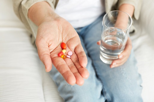 Contraindicado em pacientes que utilizam inibidor das enzimas conversoras de angiotensina (IECA)