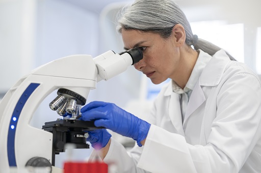 Doença genética hereditária rara que afeta o  intestino delgado a digerir açúcares e amidos