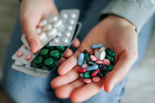 Contraindicado para pacientes que utiliza o medicamentos que contem cloridrato de bupropiona