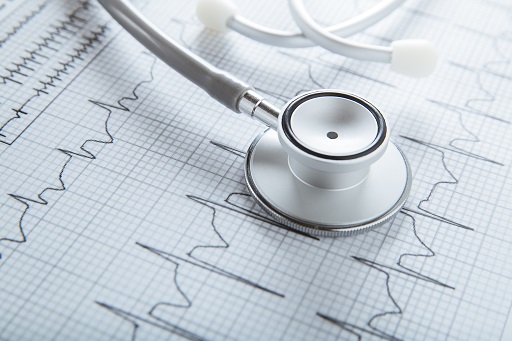 Condição cardíaca congênita caracterizada por uma via elétrica extra no coração, que permite aos impulsos elétricos contornarem o nó atrioventricular normal, causando batimentos cardíacos muito rápidos ou irregulares