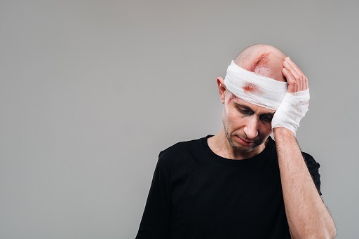 Tiver traumatismo craniano ou facial recente