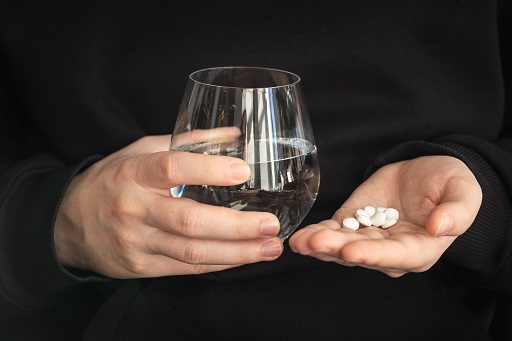 Contraindicado o uso combinado com medicamento  Inibidores da Monoamina Oxidase