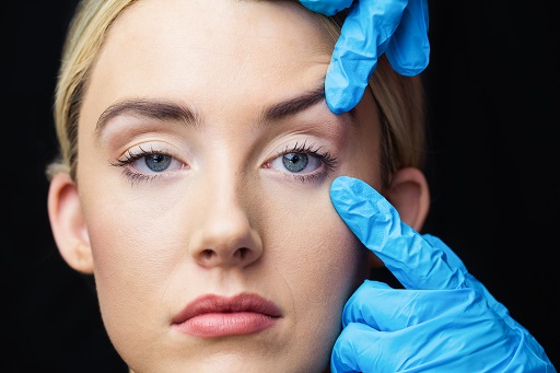 Elevação lateral da sobrancelha